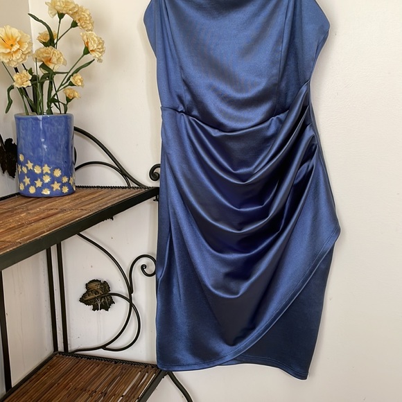 Stylish WINDSOR Dress🦋just in time for Prom👑 - Picture 3 of 6